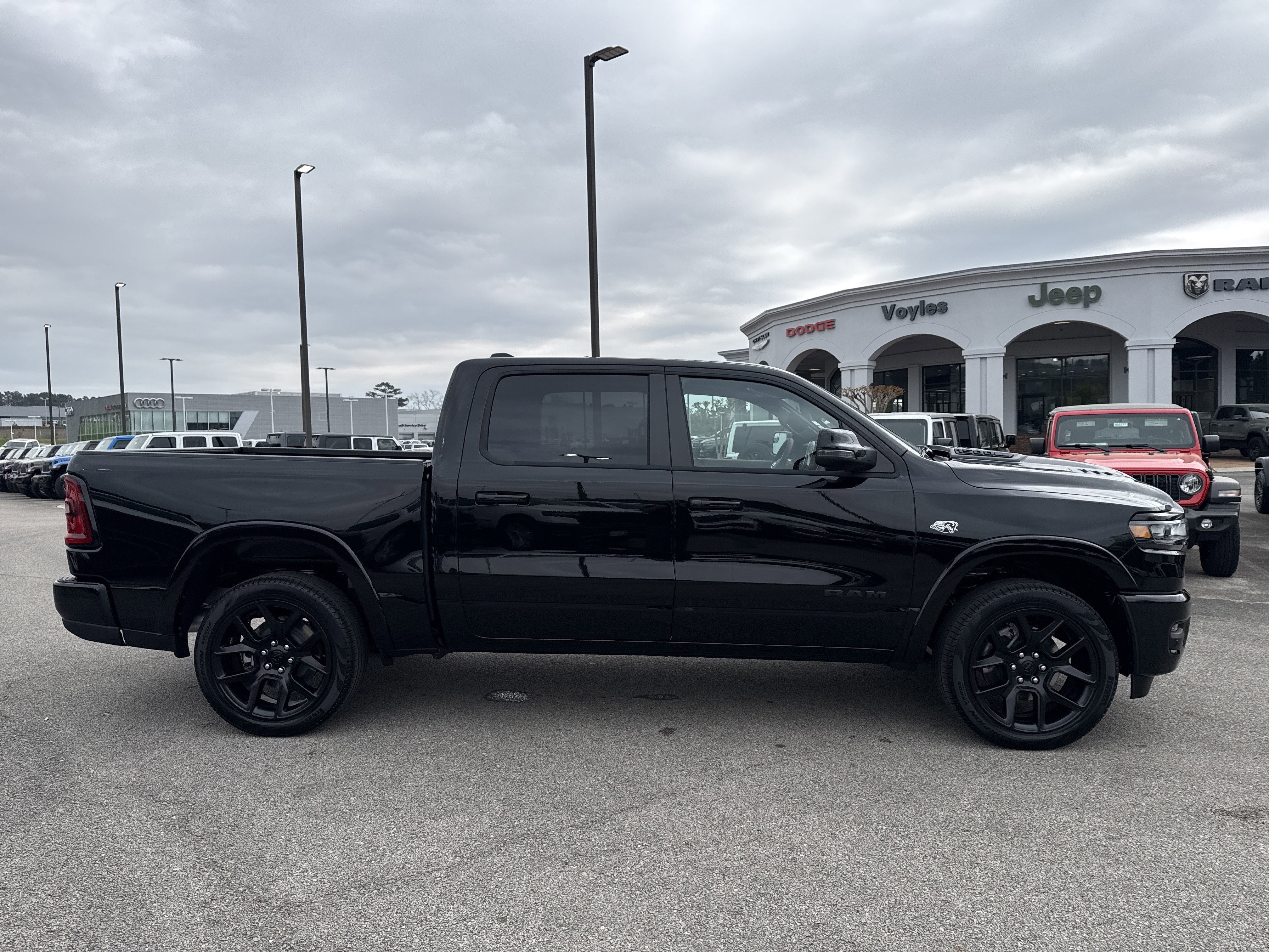 New 2026 Diamond Black Crystal Pearl-Coat Exterior Paint RAM Laramie image 8