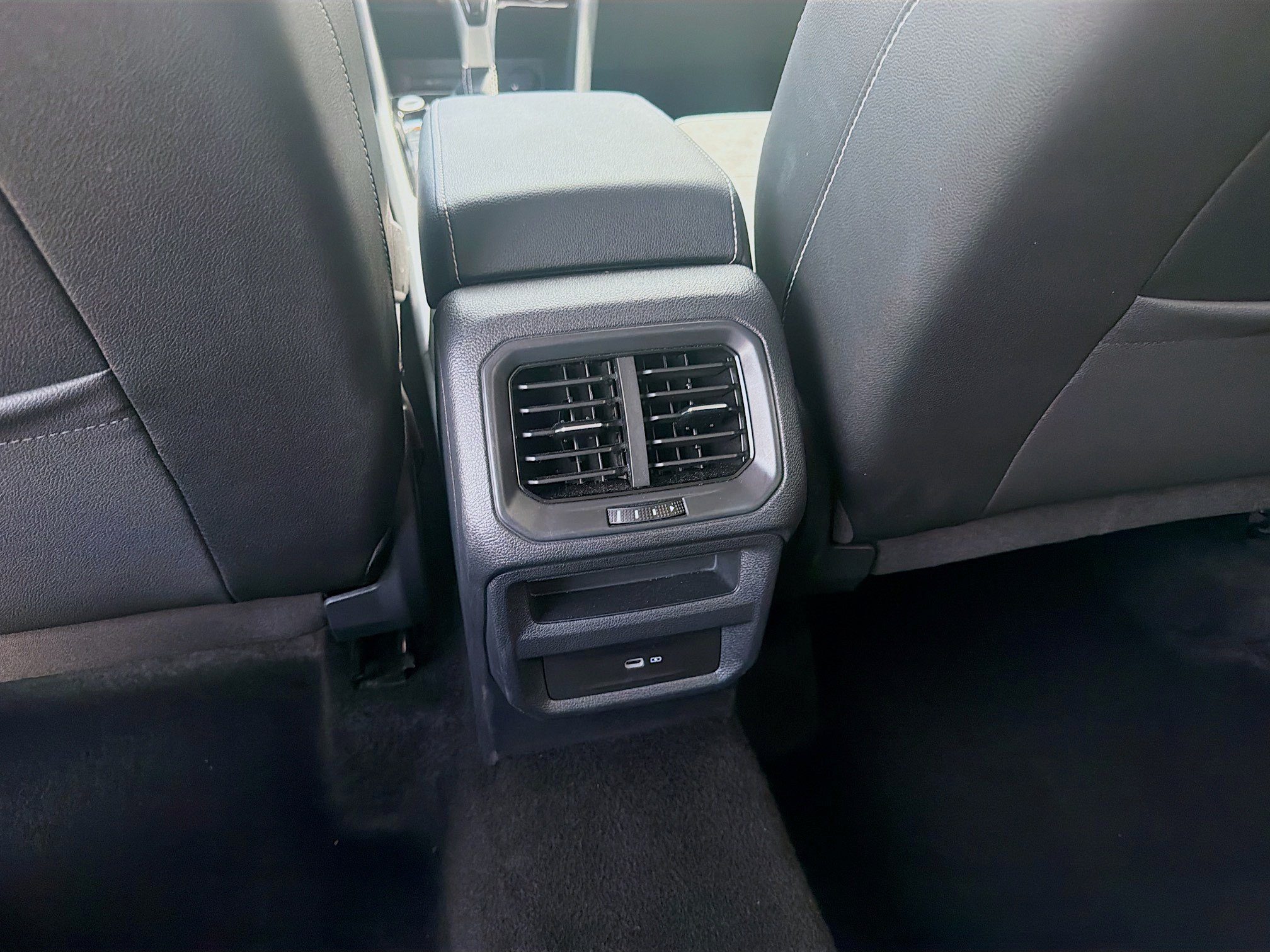 Certified Used 2023 Platinum Gray Metallic Volkswagen SE image 22