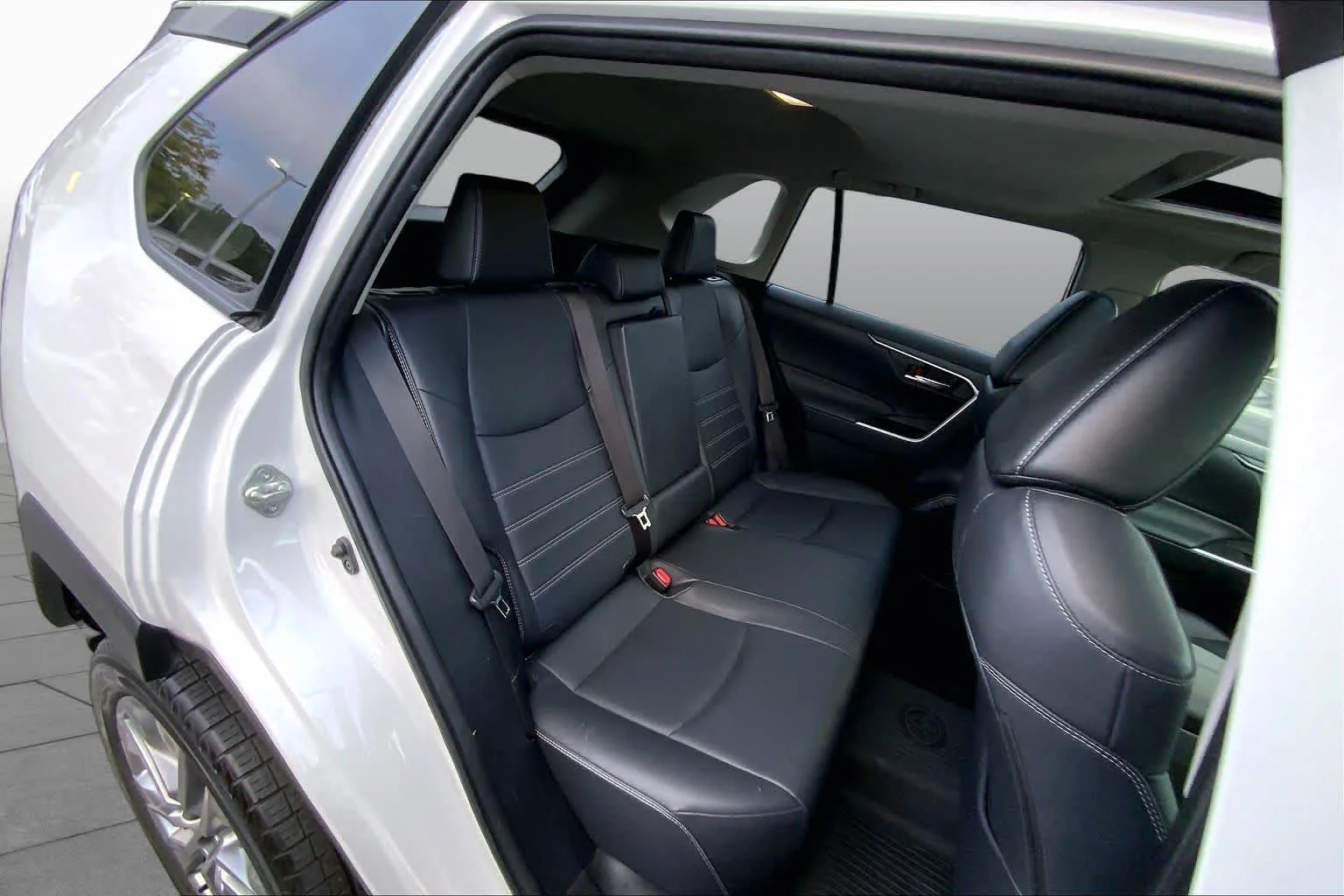 Used 2024 Wind Chill Pearl Toyota XLE Premium image 17