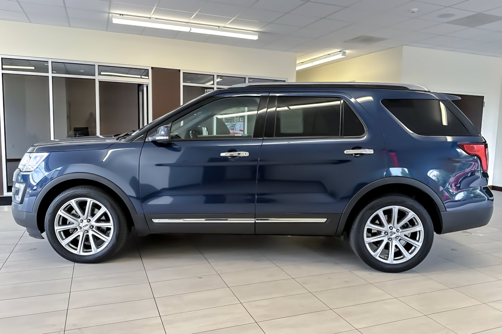 Used 2017 Blue Jeans Metallic Ford Limited image 7