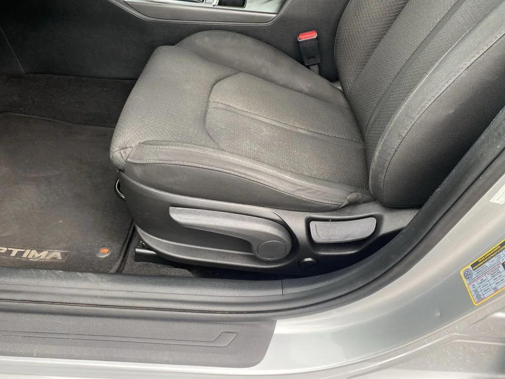 Used 2017 Sparkling Silver Kia LX image 12