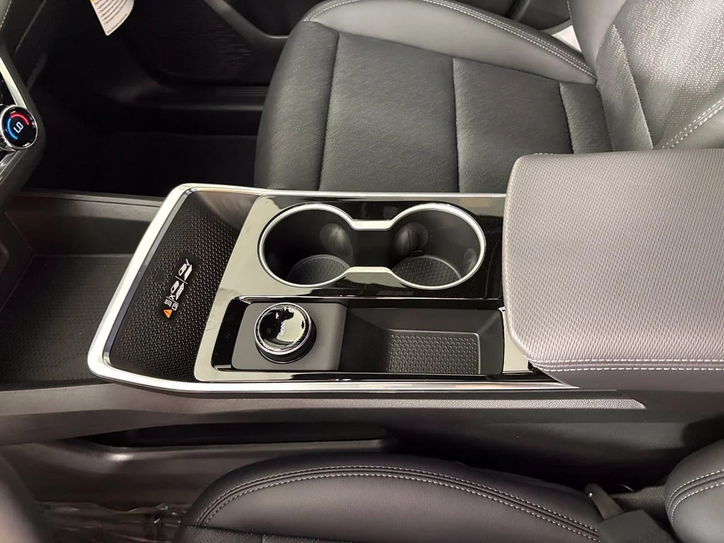 New 2027 Summit White Chevrolet LT image 32