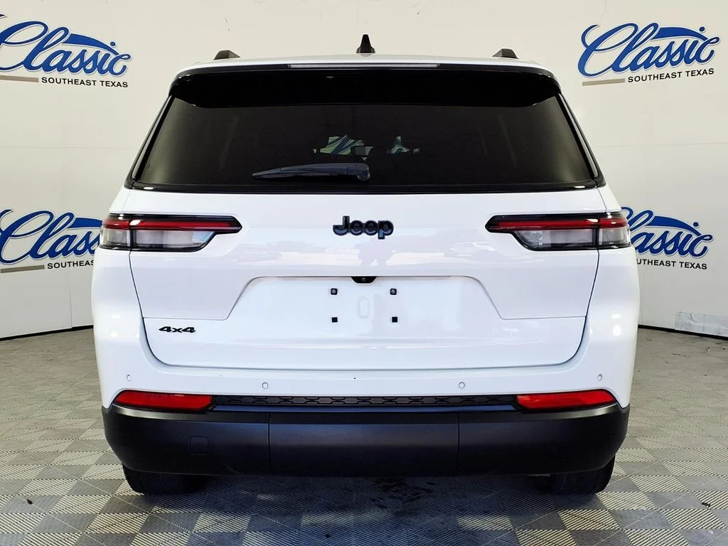 Used 2024 White Jeep Altitude X image 4