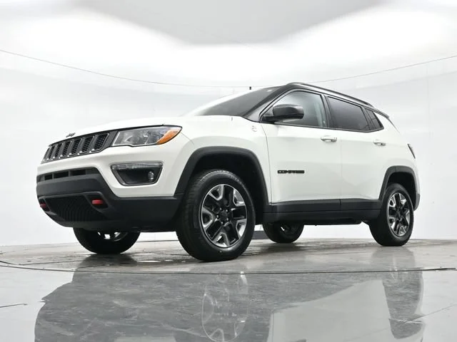 Used 2018 White Clearcoat Jeep Trailhawk image 25