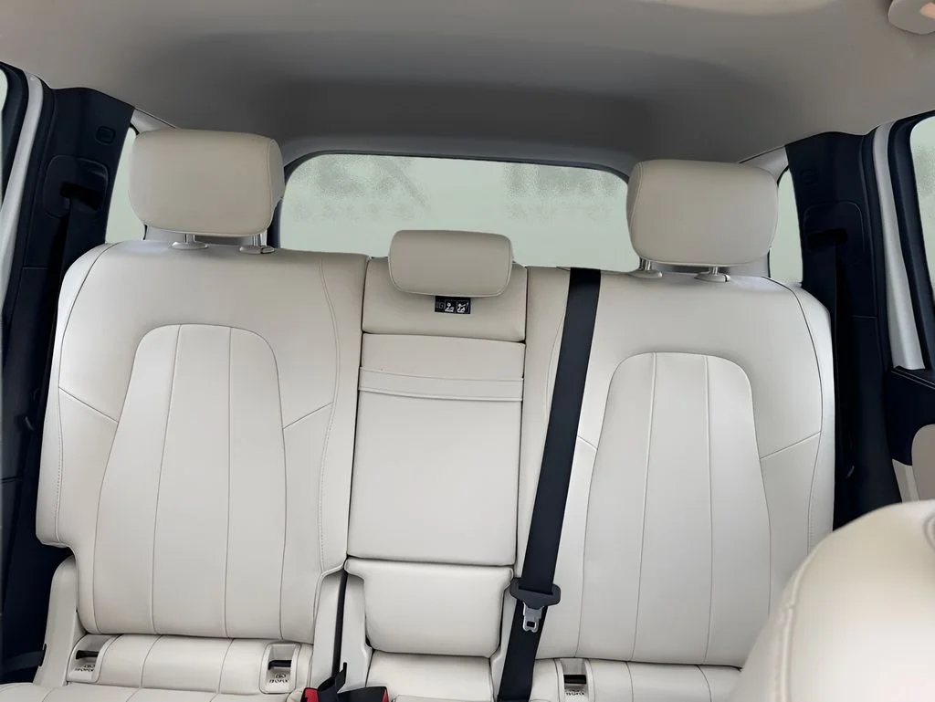 Used 2022 White Mercedes-Benz GLB 250 image 12