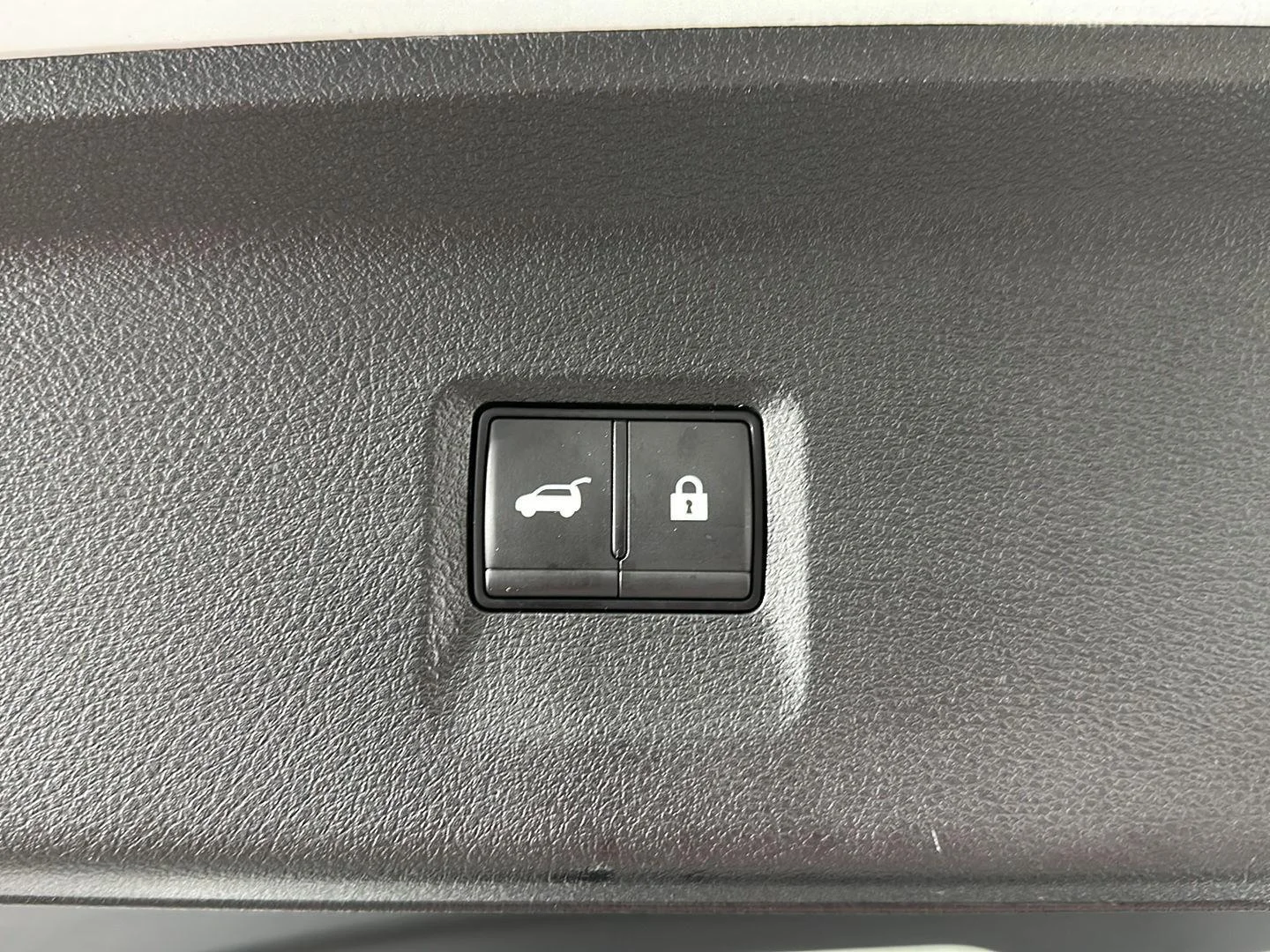 Used 2026 Radiant White INFINITI LUXE image 34