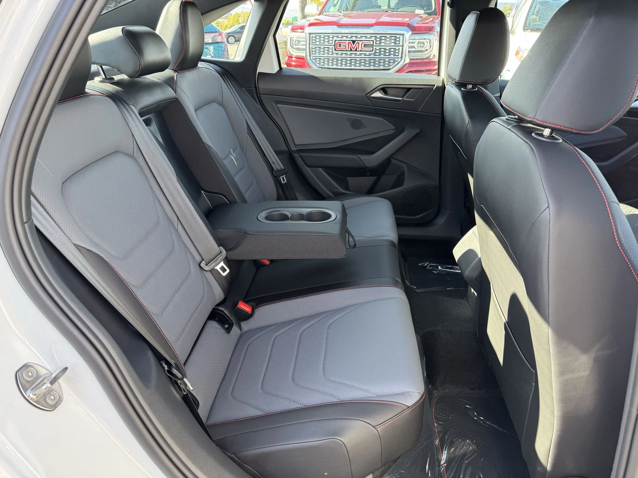 New 2026 Pure White w/Deep Black Roof Volkswagen Autobahn image 32