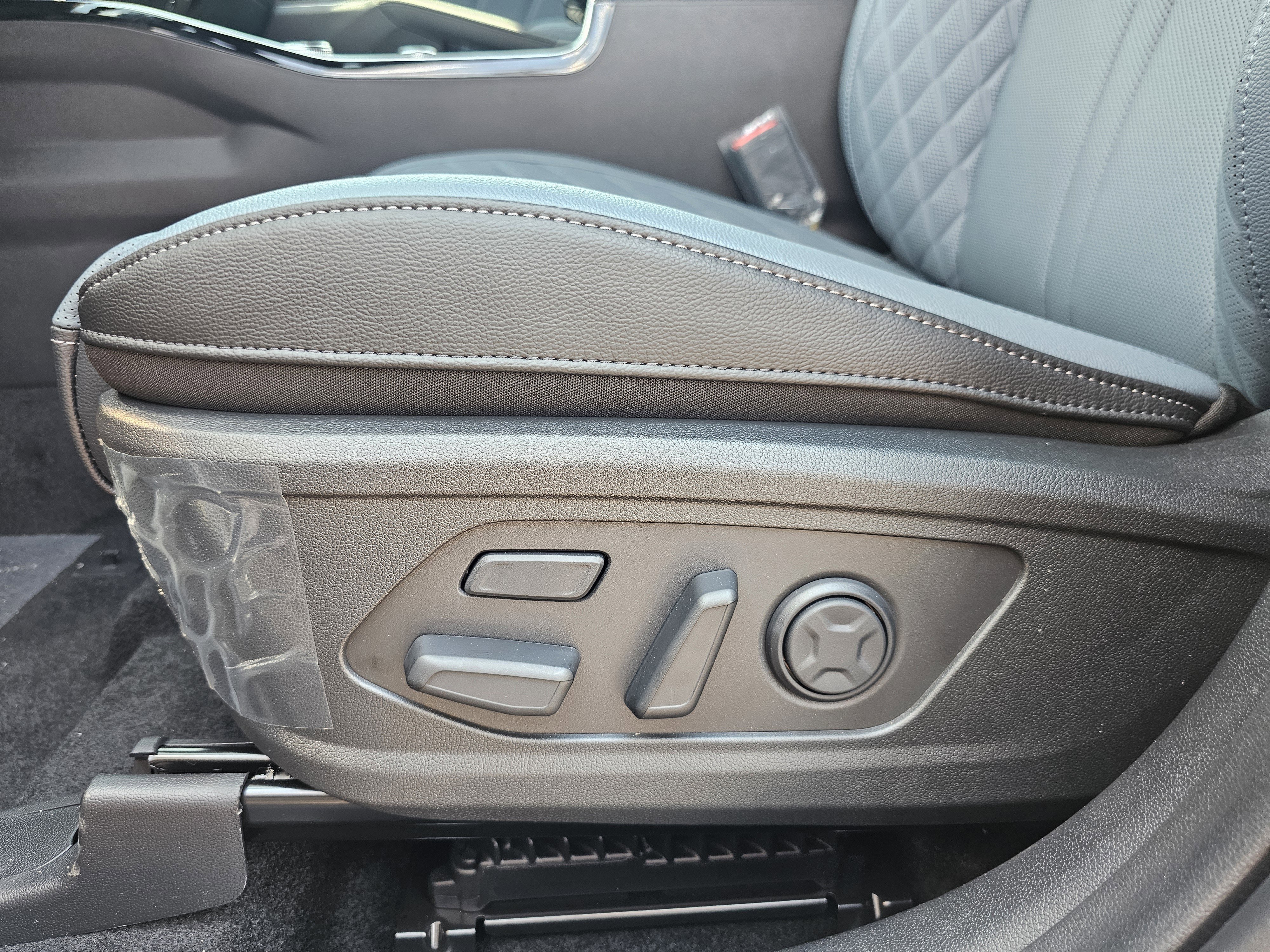New 2025 Silky Silver Kia SX Prestige image 13