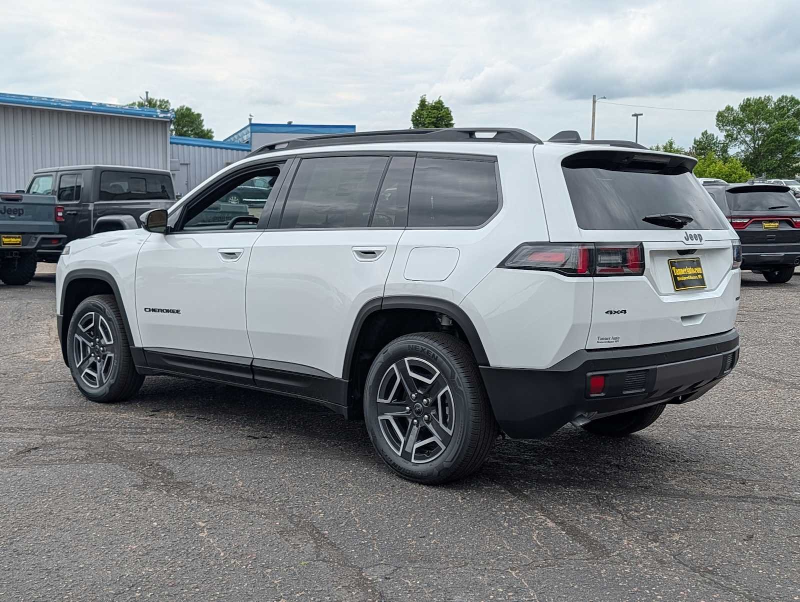New 2026 Bright White Clear-Coat Exterior Paint Jeep Laredo image 5