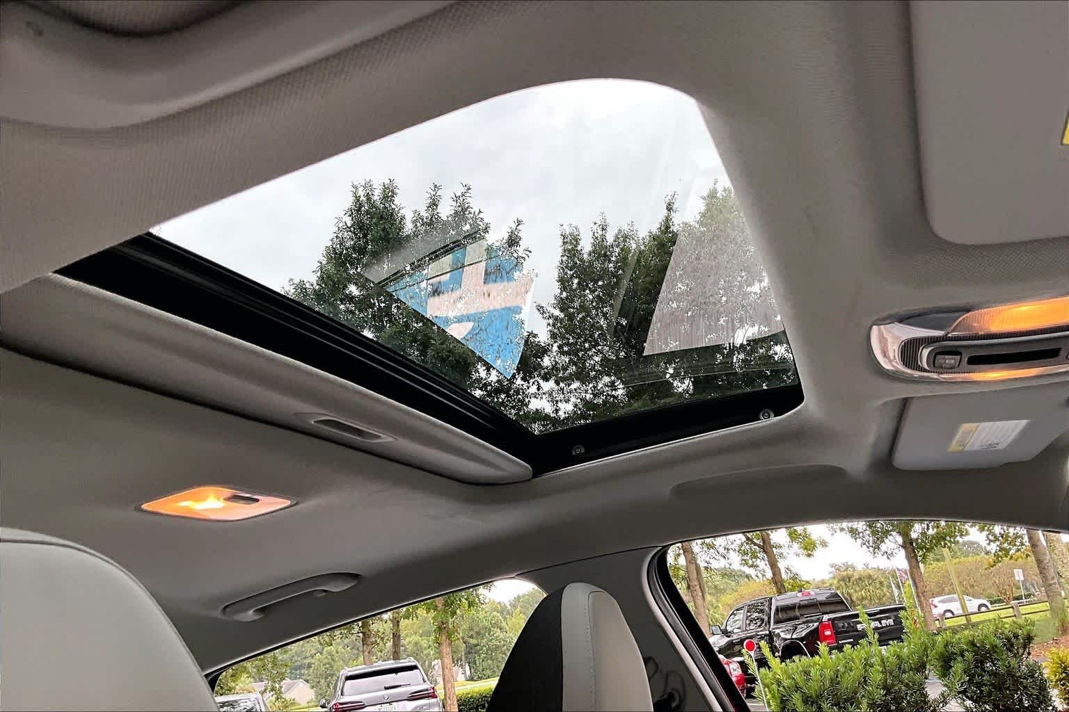 Used 2022 Scarlet Red Pearl Hyundai Limited image 27