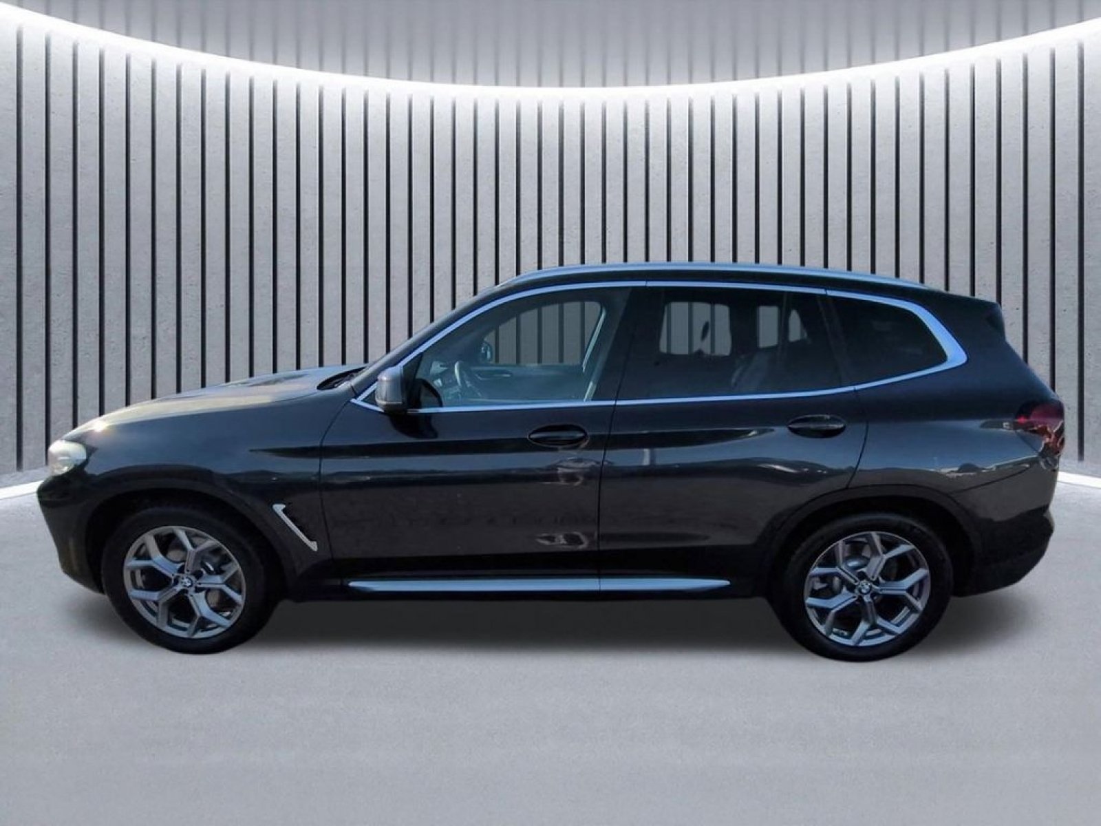 Used 2022 Dark Graphite BMW xDrive30i image 8