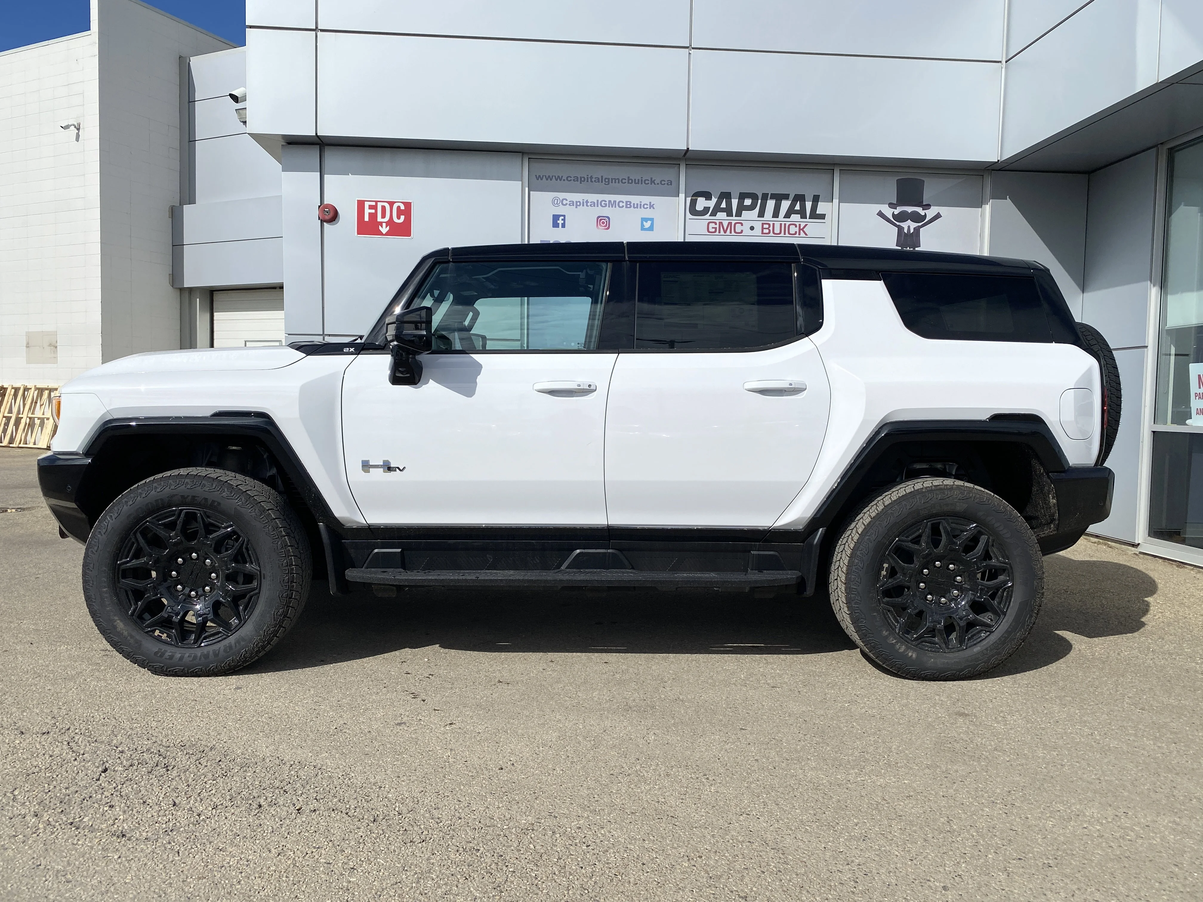 New 2026 INTERSTELLAR WHITE GMC 2X image 3