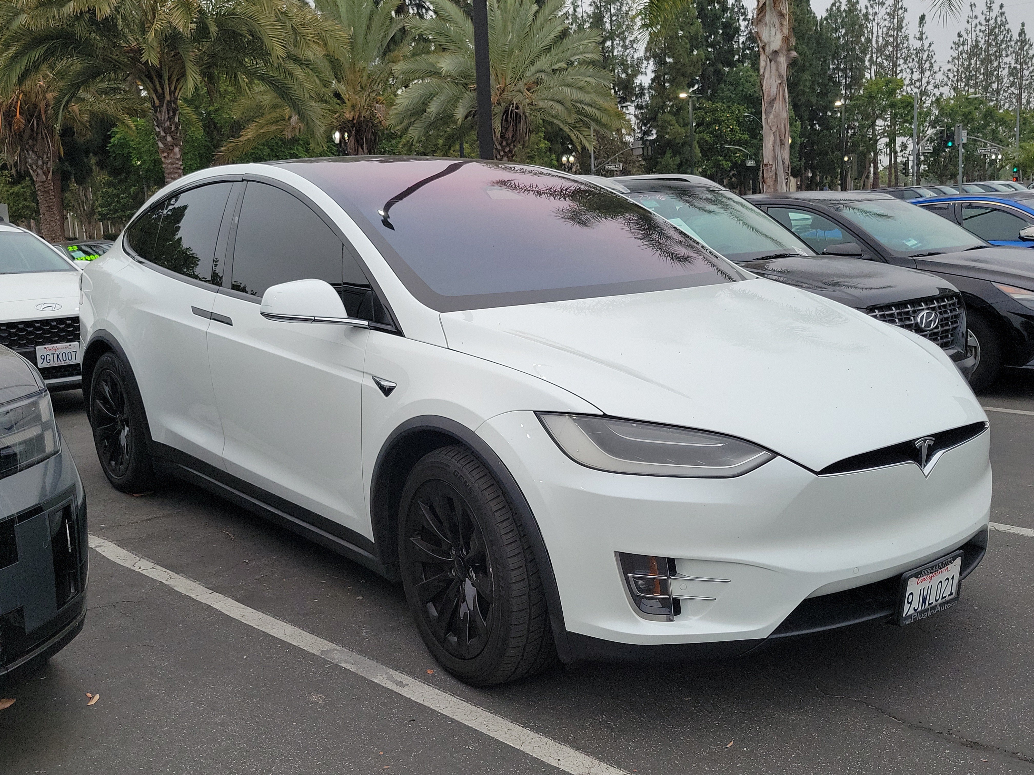 Used 2018 Pearl White Multi-Coat Tesla  image 3