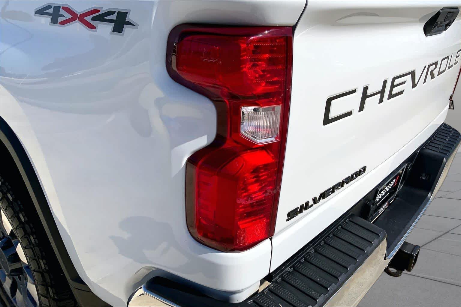 Used 2024 Summit White Chevrolet LT image 27