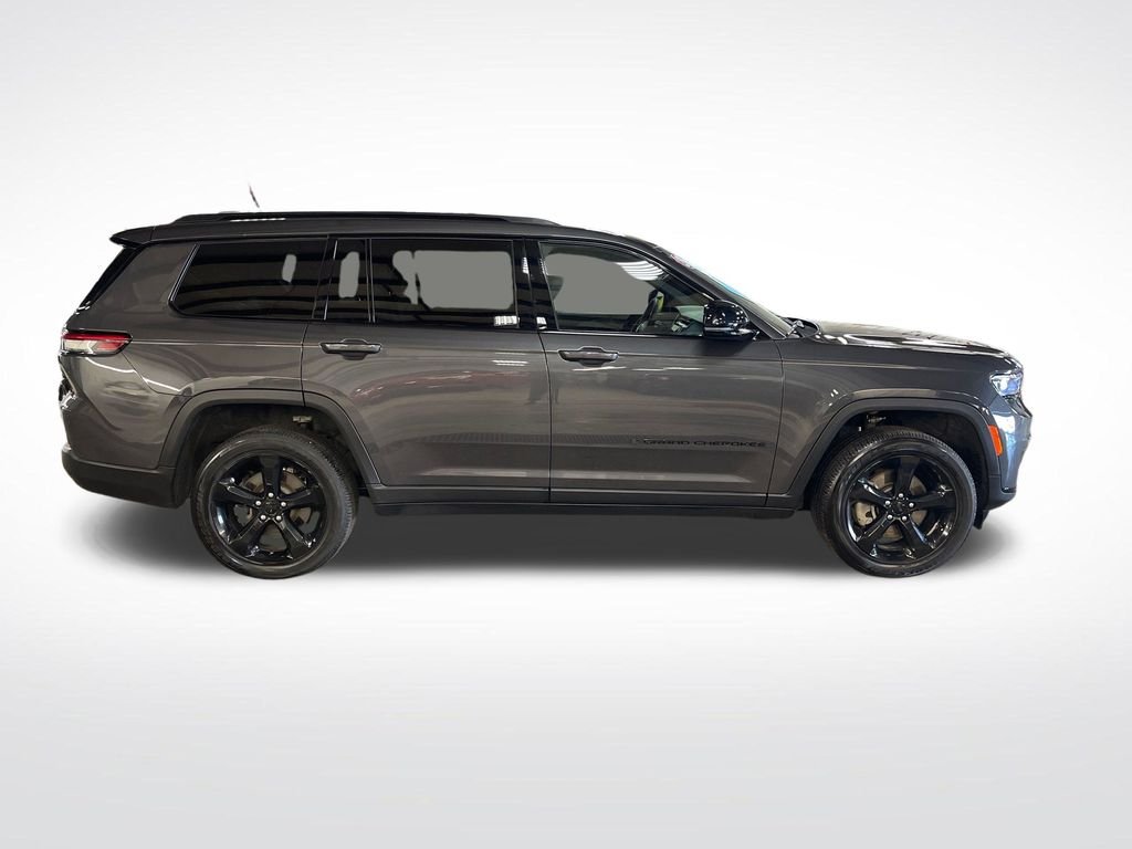 Certified Used 2025 Gray Jeep Altitude image 7