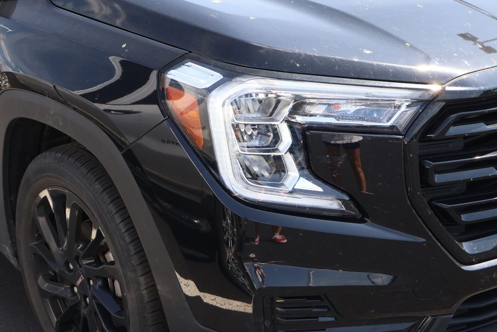 Used 2023 Ebony Twilight Metallic GMC SLE image 4