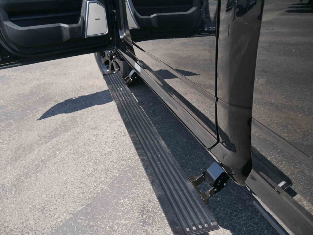 Used 2025 Black Ram Laramie image 20