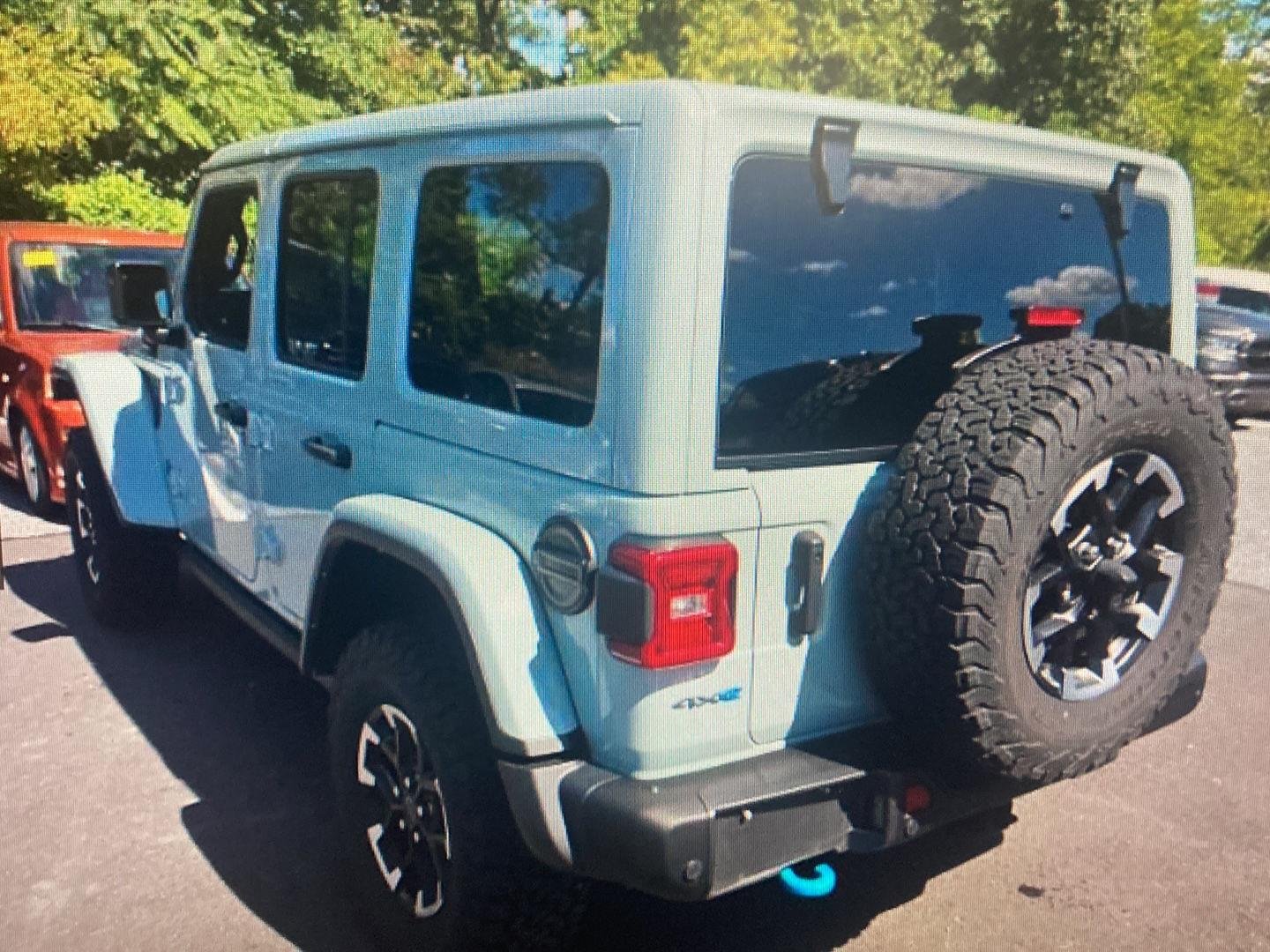 Used 2024 Earl Clearcoat Jeep Rubicon X image 11