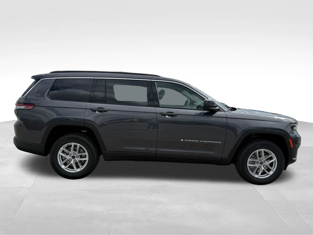 New 2026 Baltic Gray Metallic Clear-Coat Exterior Paint Jeep Laredo image 31