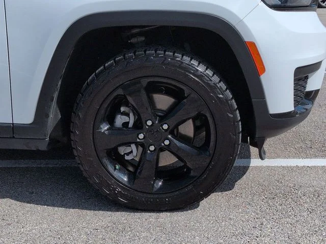 Certified Used 2023 Bright White Clearcoat Jeep Altitude image 11