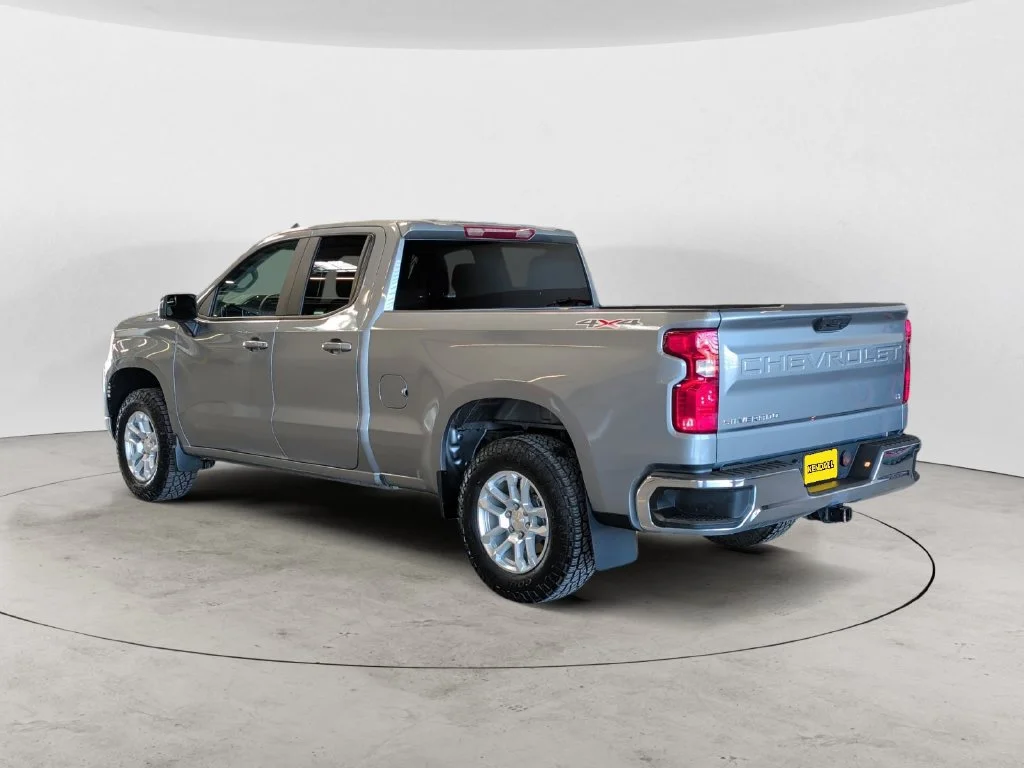 Used 2023 STERLING GRAY METALLIC Chevrolet LT image 11
