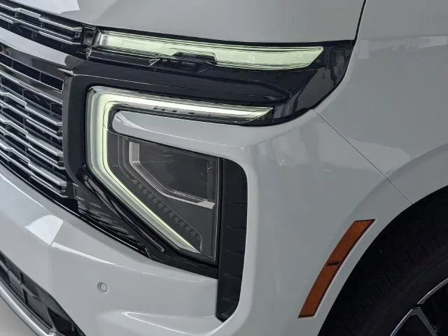New 2027 Polar White Tricoat Chevrolet High Country image 10