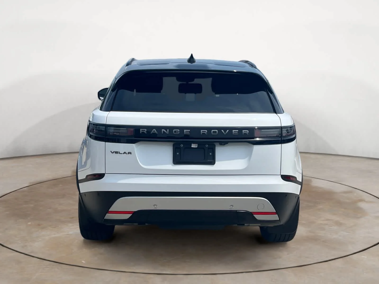 Certified Used 2026 Fuji White Land Rover S image 4