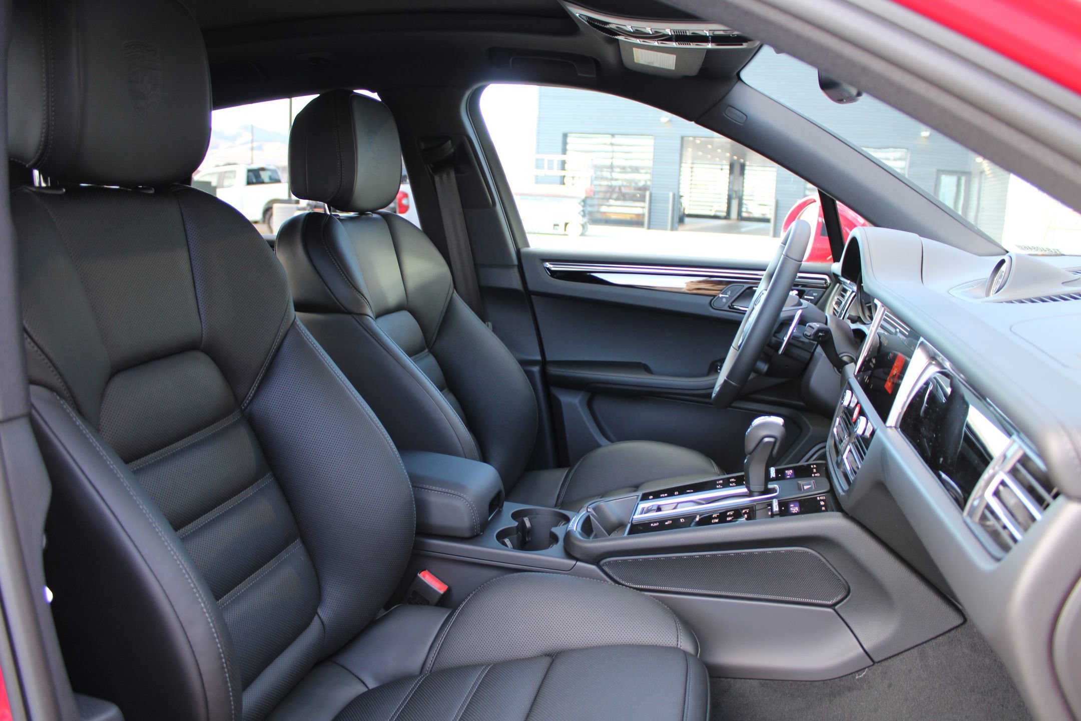 2026 Porsche Macan S - Photo 25