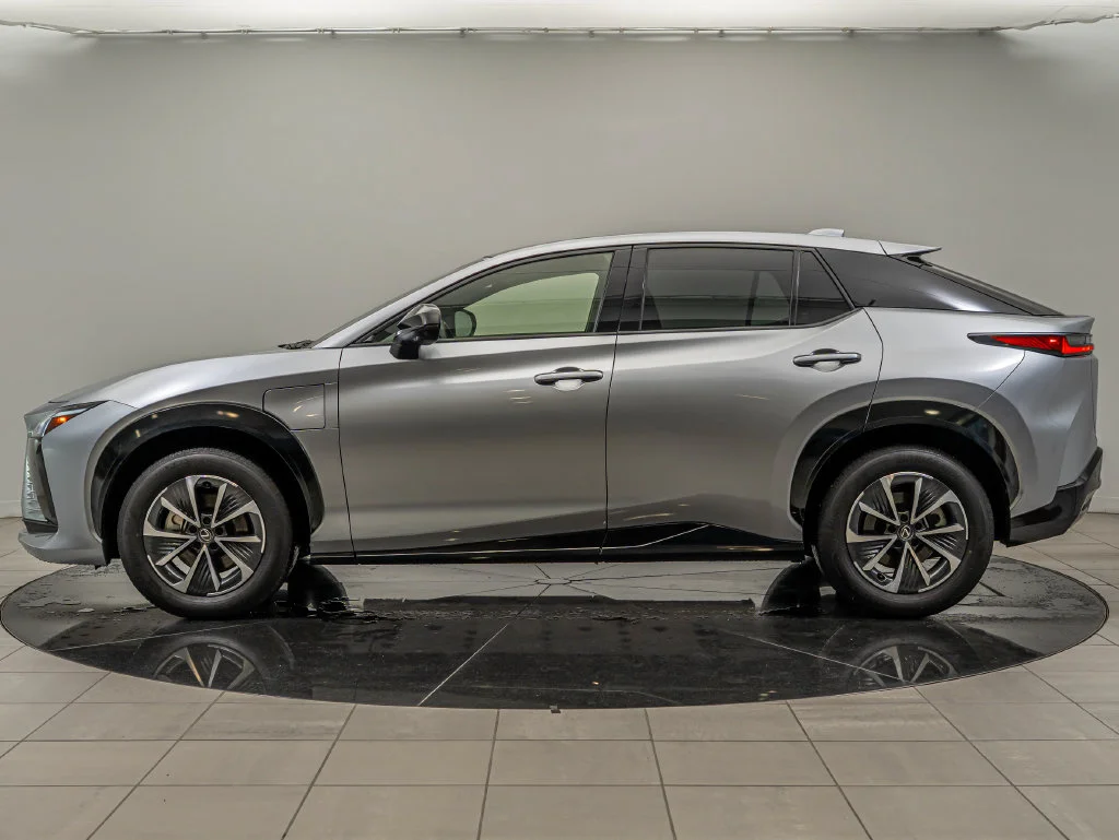 Certified Used 2024 IRIDIUM Lexus 300e Premium image 8