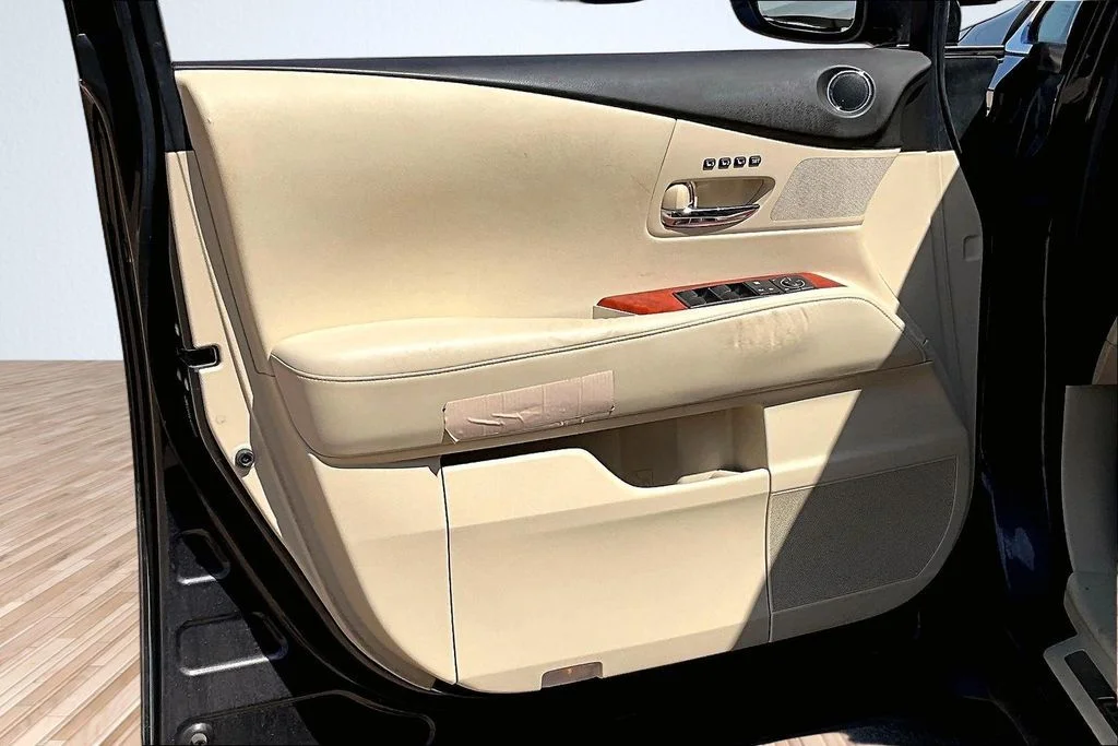 Used 2010  Lexus 350 image 16