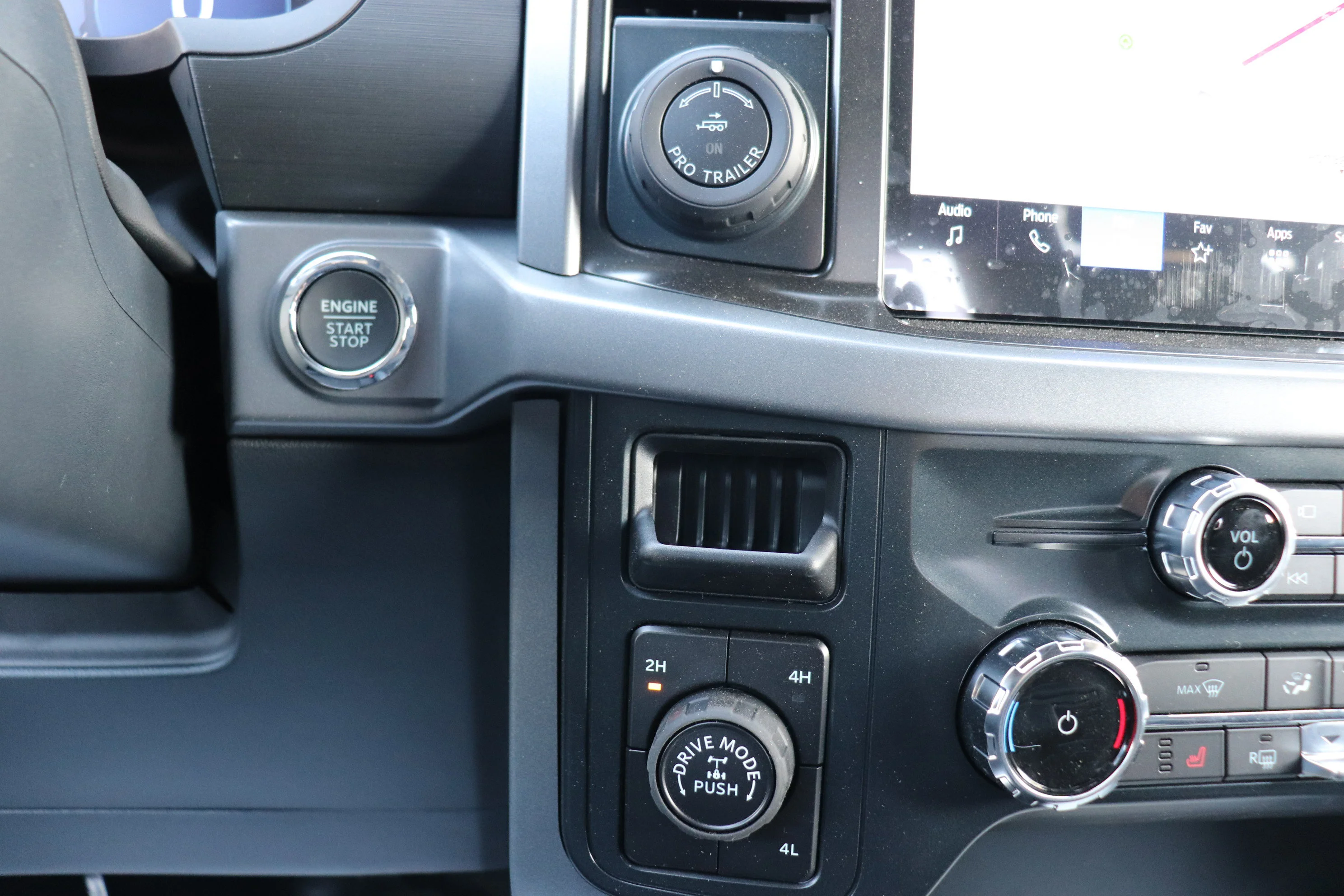 New 2026 AVALANCHE Ford XLT image 14