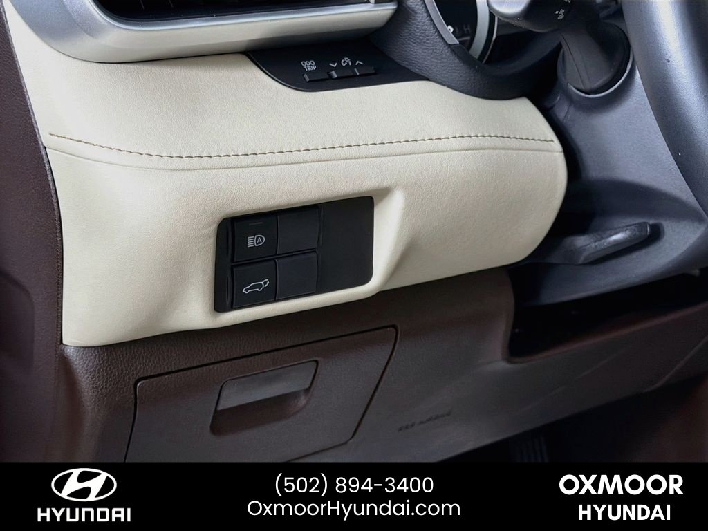 Used 2022 Wind Chill Pearl Toyota Hybrid XLE image 10