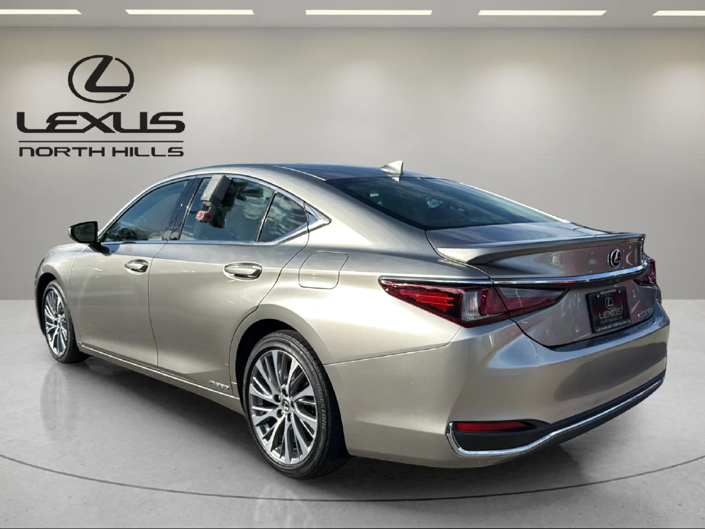 Used 2020 Silver Lexus 300h image 8