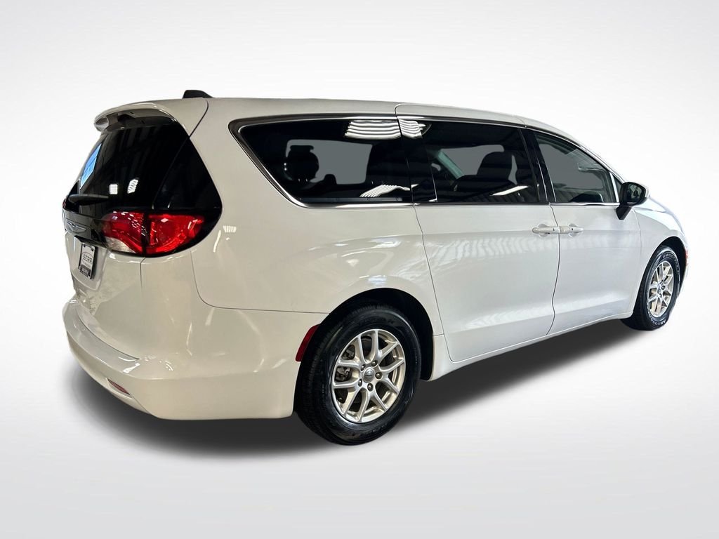 Used 2023 White Chrysler LX image 5