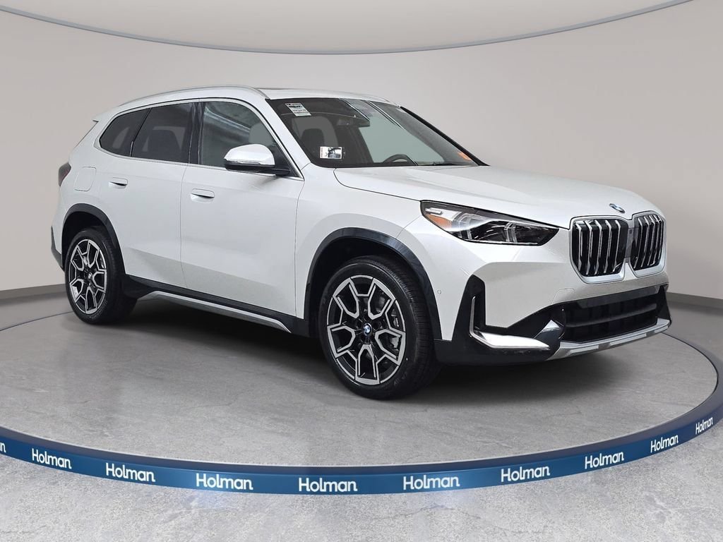 New 2026 Mineral White Metallic BMW xDrive28i image 3