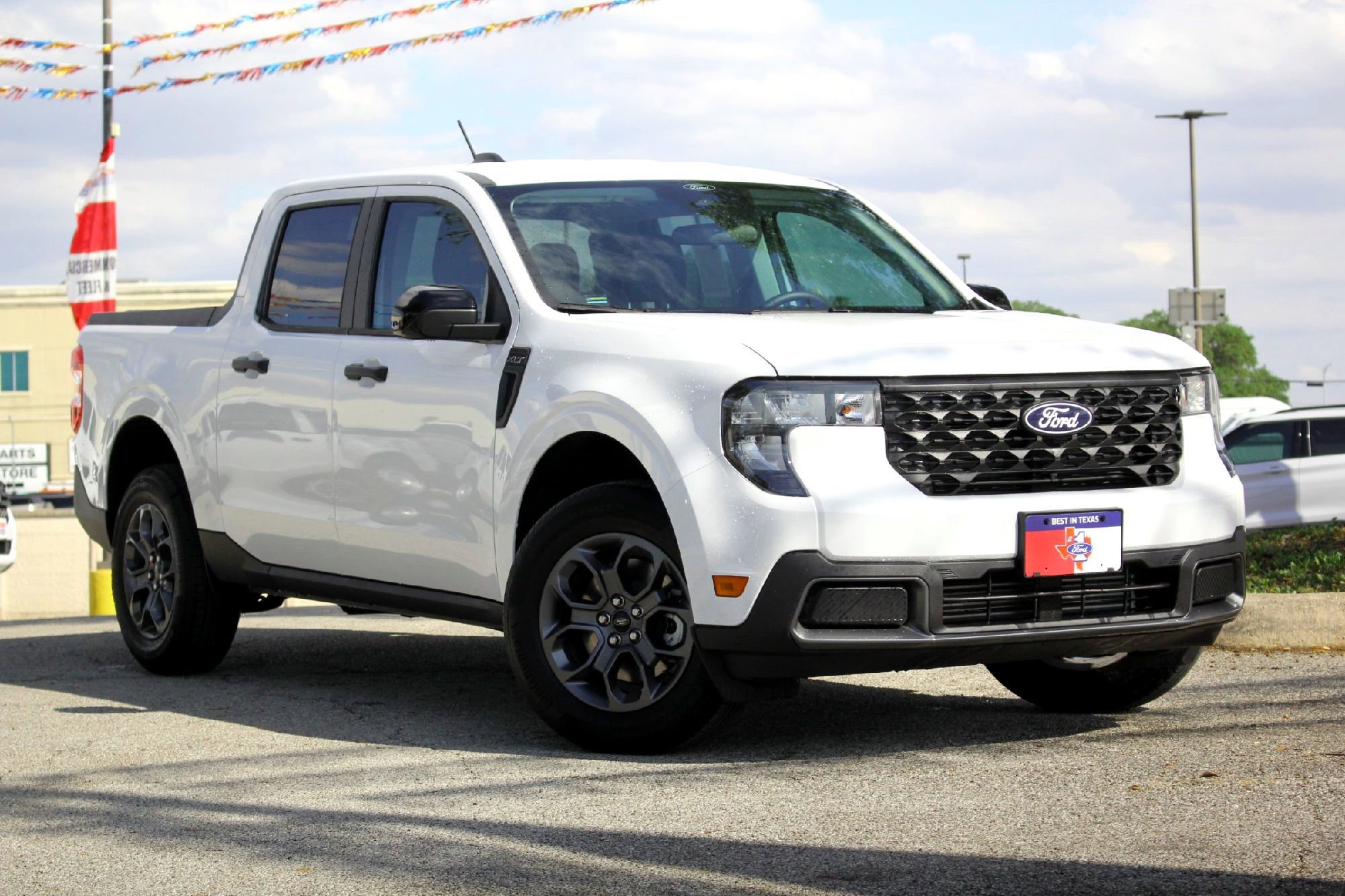 New 2026 Oxford White Ford XLT image 2