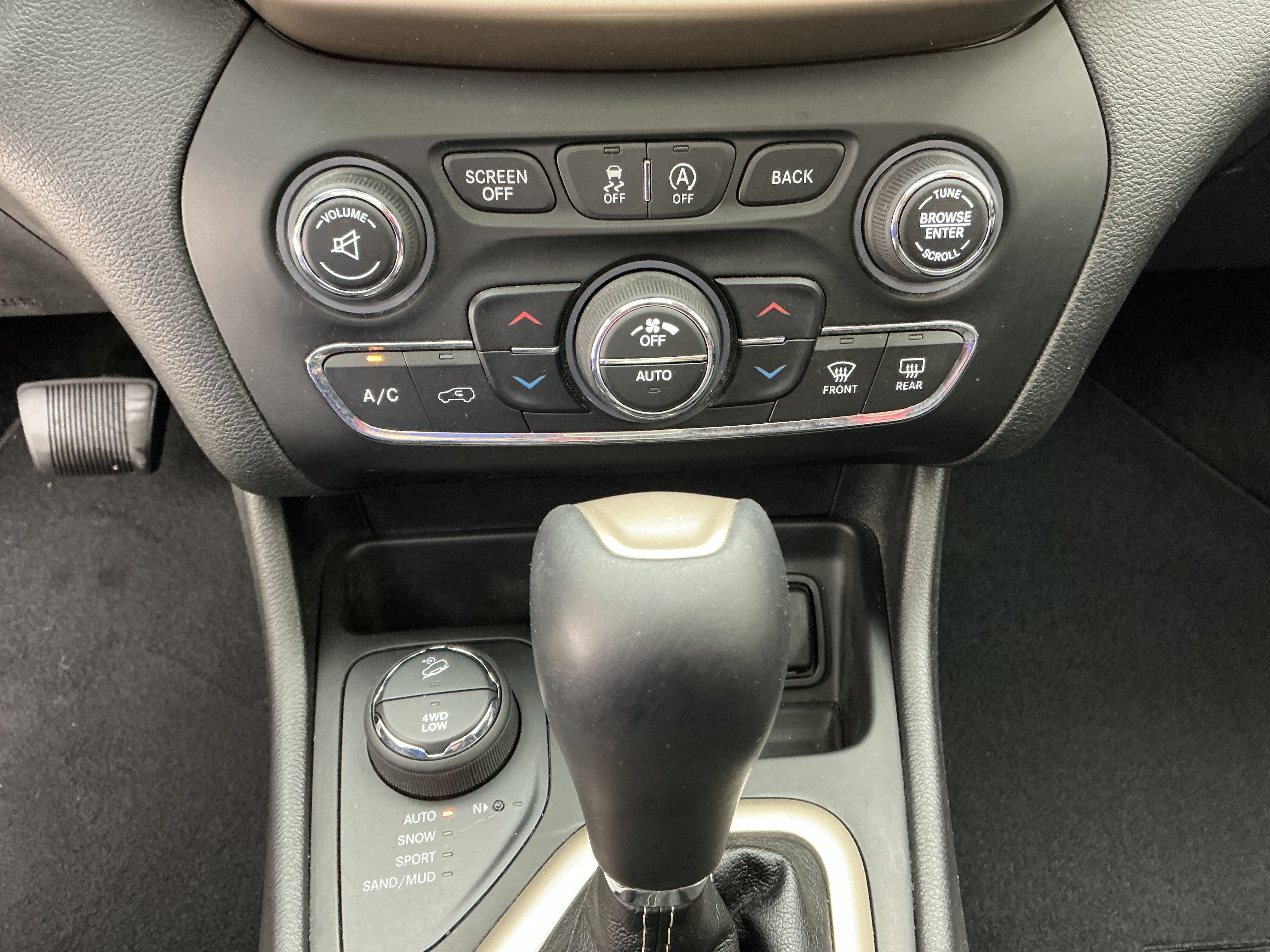 Used 2017 Deep Cherry Red Crystal Pearlcoat Jeep Limited image 12