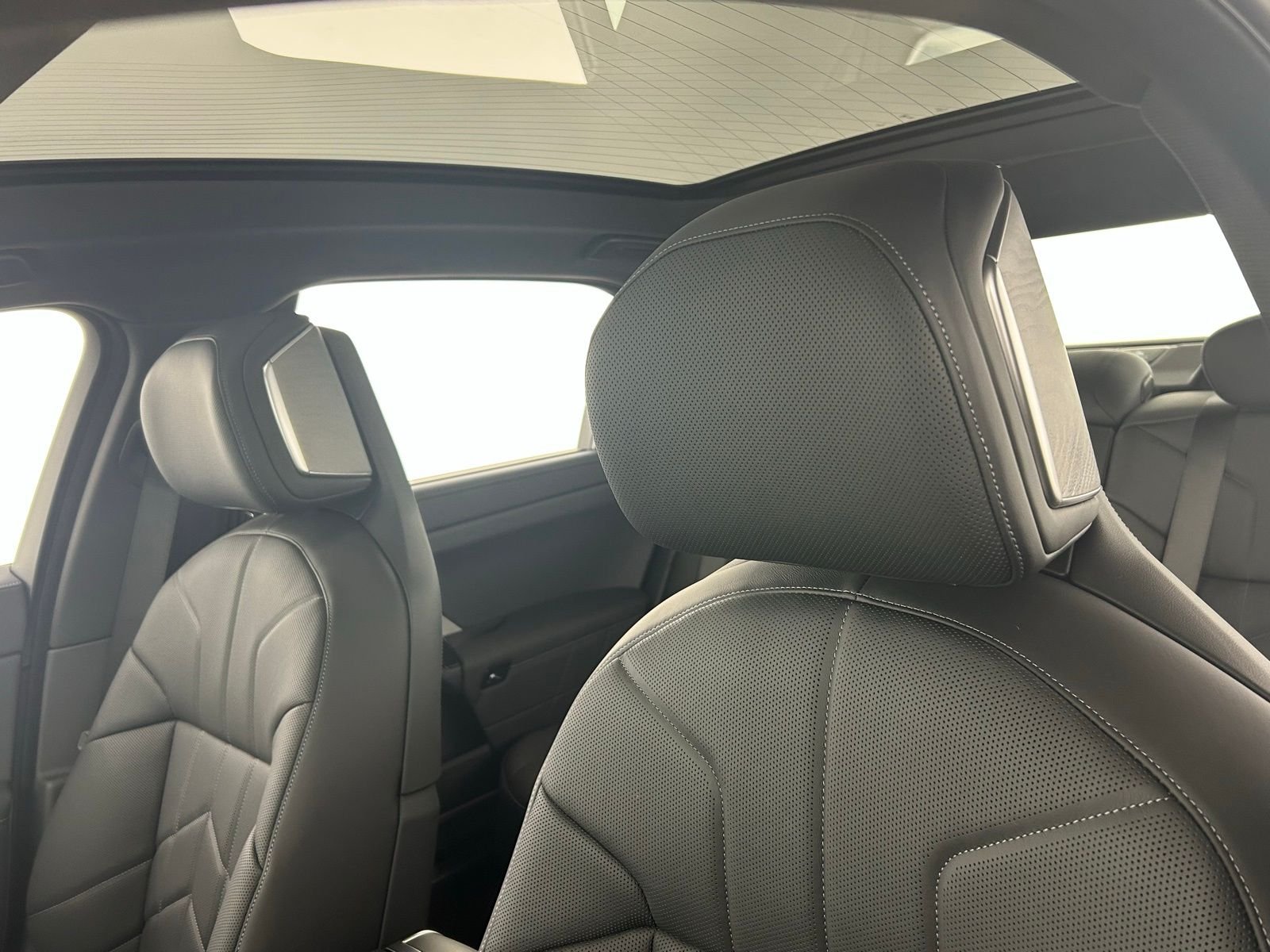 2025 BMW 7 Series 760i - Photo 27