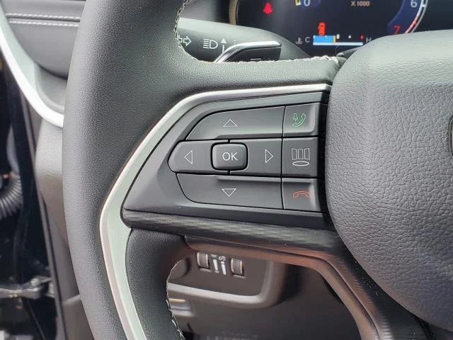 Used 2023 Diamond Black Crystal Pearlcoat Jeep Laredo X image 12