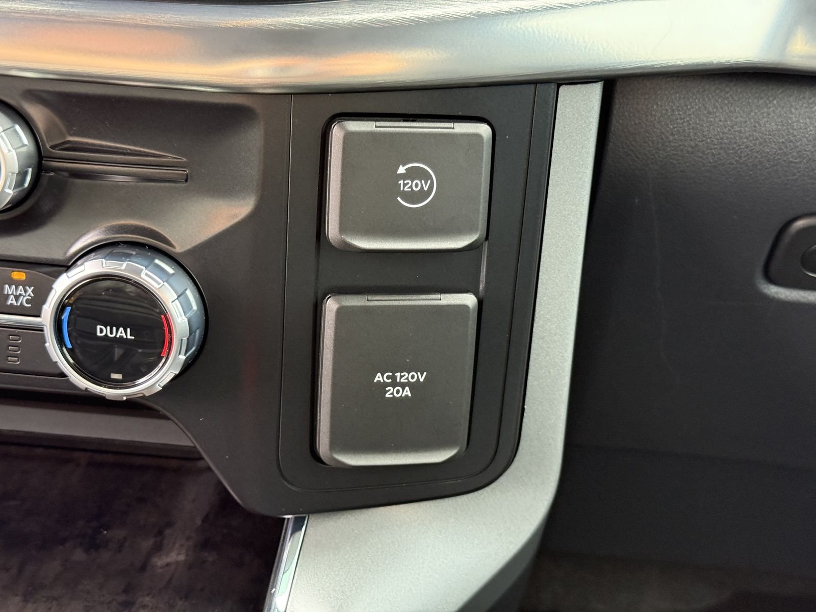 Certified Used 2022 White Metallic Ford Lariat image 31