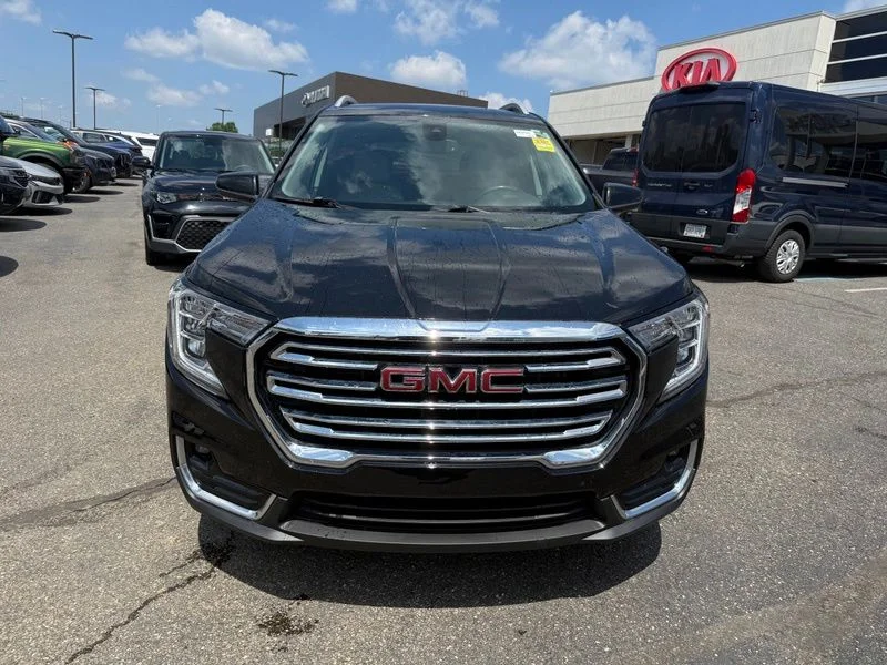 Used 2022 Black GMC SLT image 2