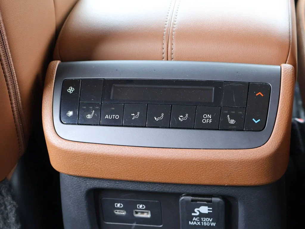 Used 2024 White Nissan Platinum image 57