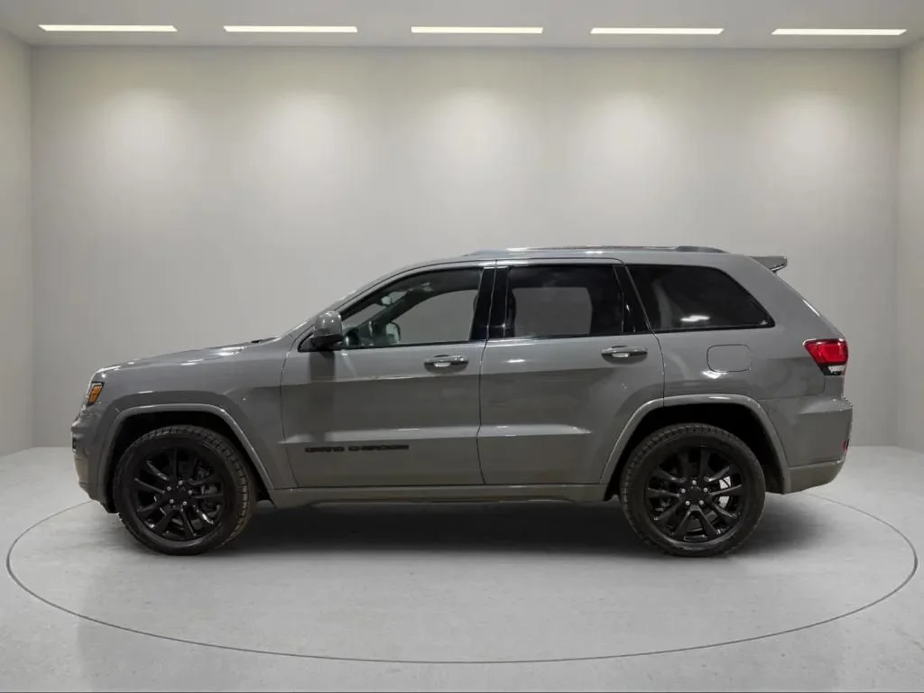 Used 2021 Sting-Gray Clearcoat Jeep Laredo X image 8