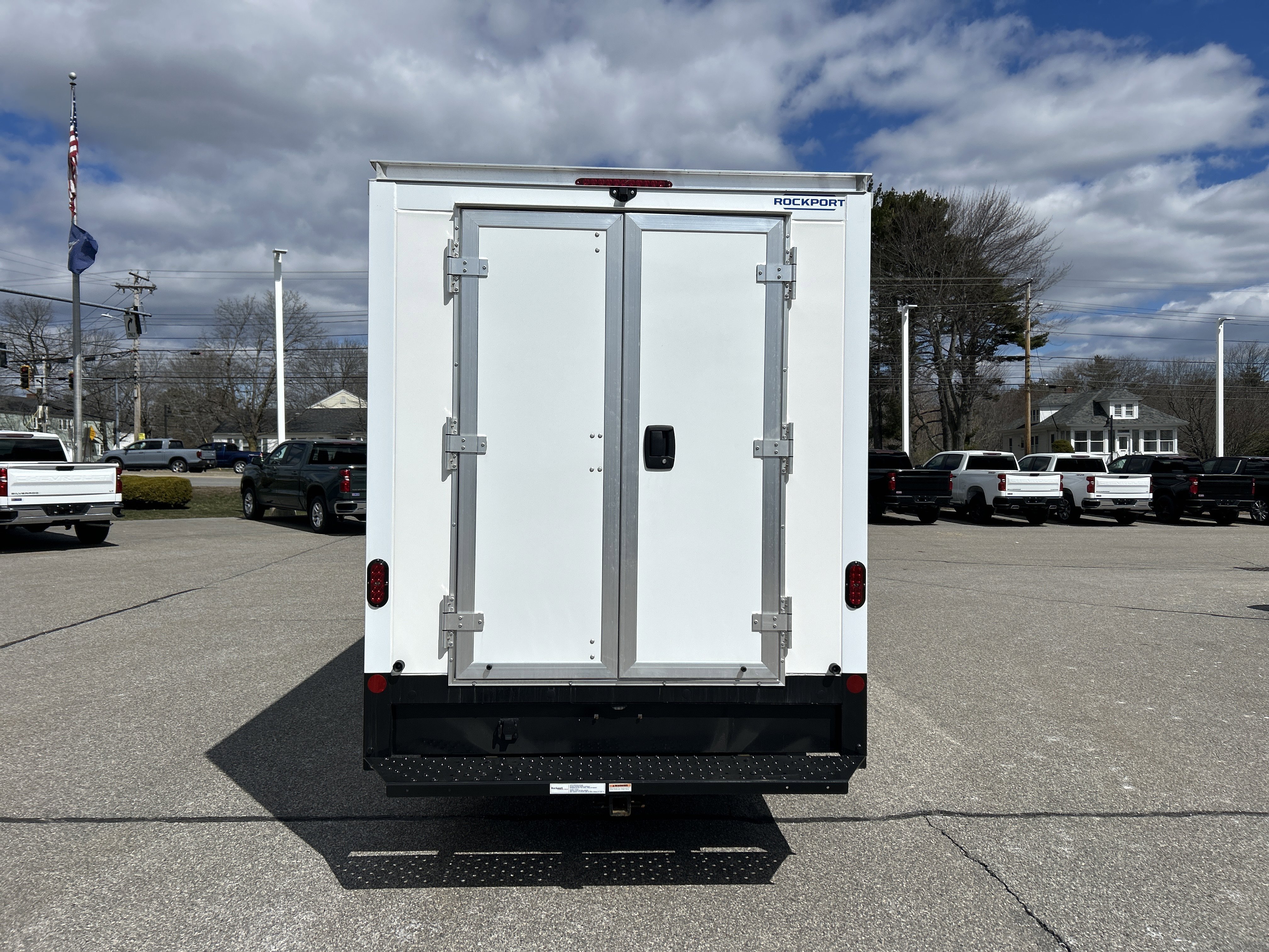 New 2026 Summit White Chevrolet 1WT image 4