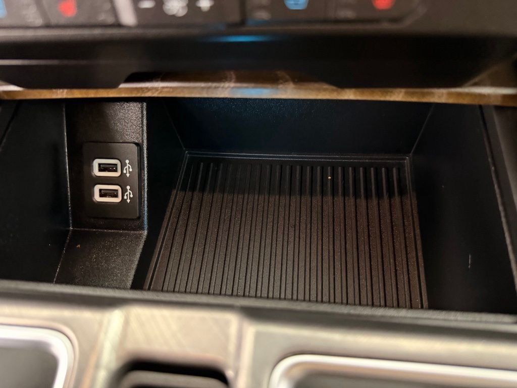 Used 2019 Black Metallic Ford Limited image 25