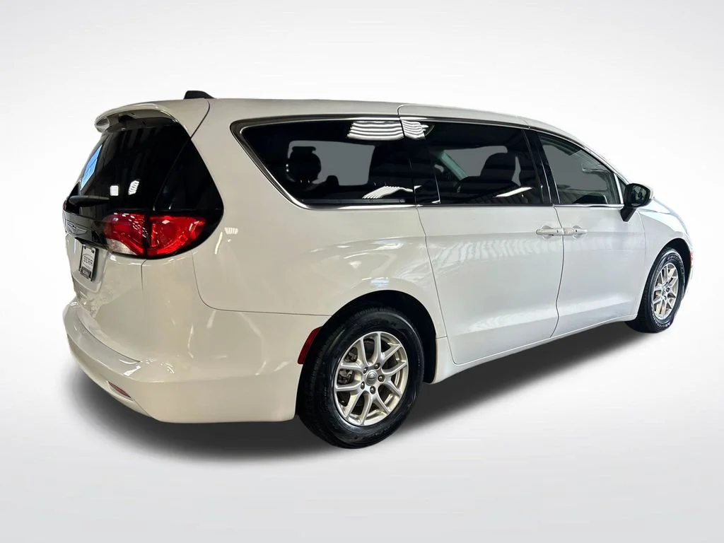 Used 2023 White Chrysler LX image 5