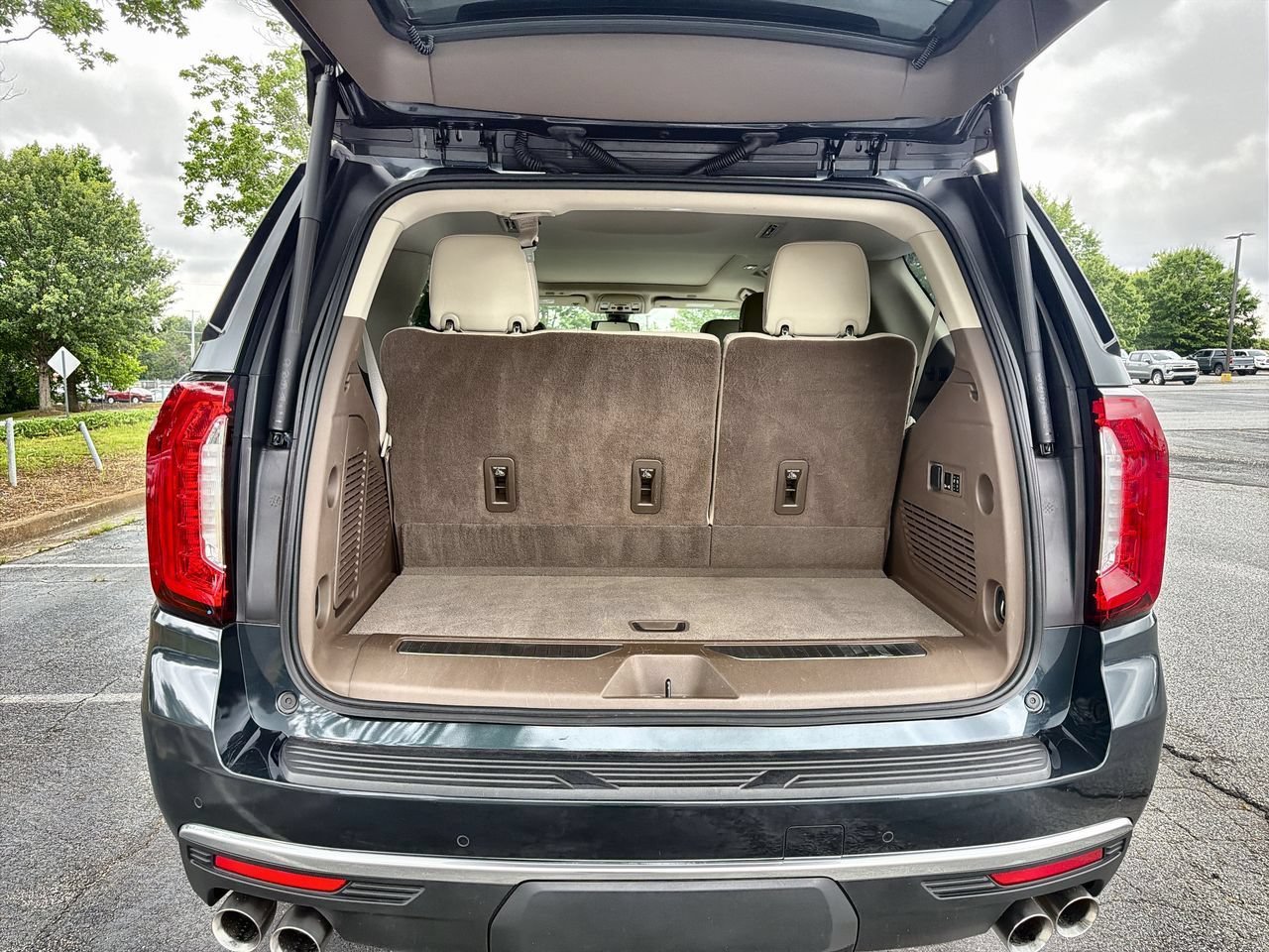 Used 2022 Hunter Metallic GMC Denali image 21
