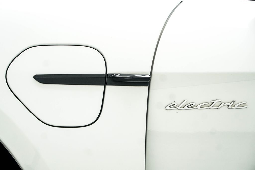 Used 2024 White Porsche Base image 8