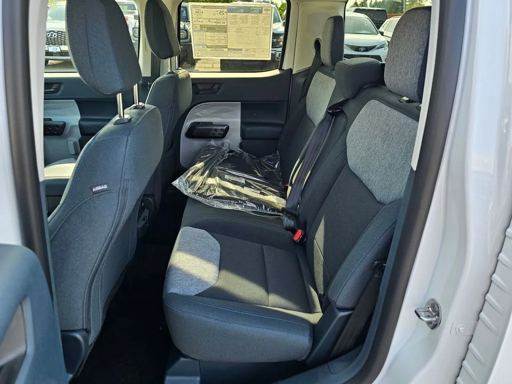 New 2025 Oxford White Ford XLT image 17