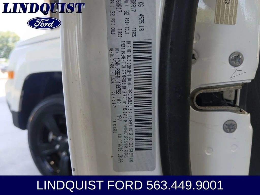 Used 2015 Bright White Clearcoat Jeep Sport image 23